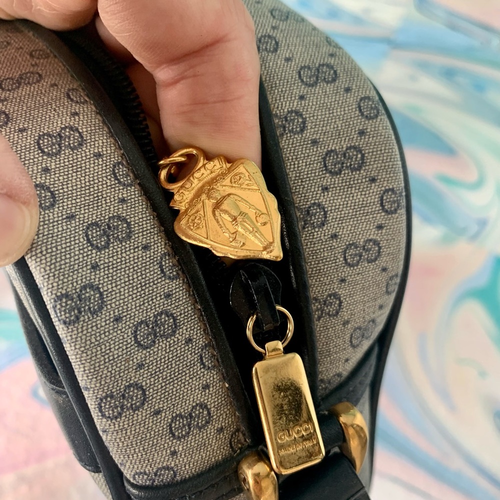 NO LOW BALLERS*Vintage Gucci Beige Monogram Crossbody Bag with Black/ Blue Trim - Picture 15 of 16
